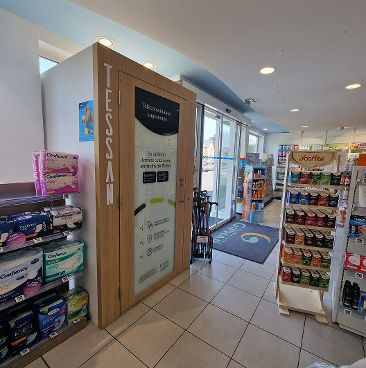 Cabine de téléconsultation TESSAN dans la pharmacie
